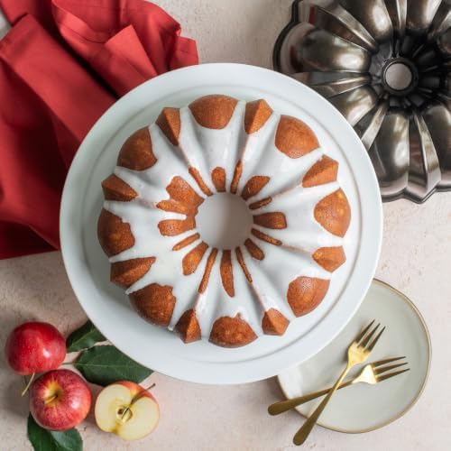 Nordic Ware Original Bundt, 12-Cup, Bronze