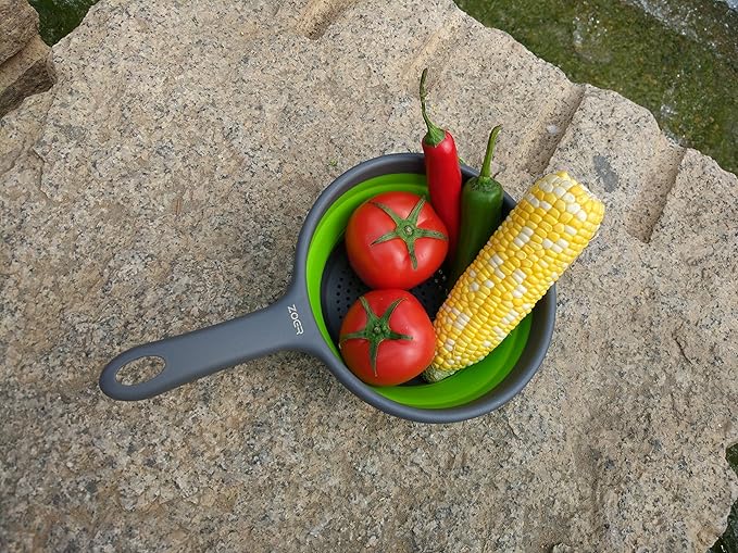 ZOER Kitchen Foldable Pasta Strainers,Collapsible Colanders with Handles,Space-Saver Folding Silicone Strainers Colander,Capacity of 2 quart (Green)