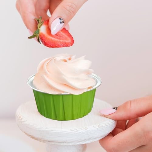 100Pcs Aluminum Cups with Lids,5oz Disposable Ramekin Baking Cups Muffin Liners Mini Pie Pans Foil Cupcake Containers for Christmas Party Wedding Party,Grass Green