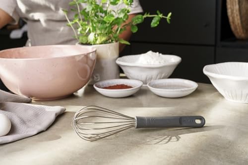 Zyliss Hand Whisk - Sustainable Wheat Straw & Stainless Steel - Balloon Whisk with Grip Lines - Dishwasher Safe - Ideal for Cooking, Mixing, Beating Eggs - Beluga Grey, 26cm x 6cm - Medium