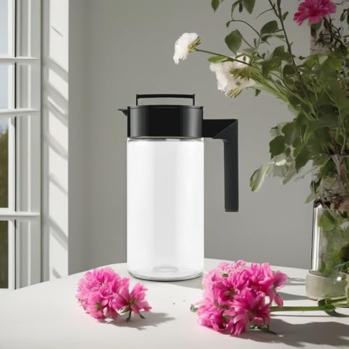 Takeya Airtight Pitcher - Durable BPA-Free Eastman Tritan Odor/Stain-Resistant Leakproof Lid for Iced Tea/Water Easy-Grip Silicone Handle Spill-Free Spout Fridge-Friendly Made in USA 1 Quart/Black