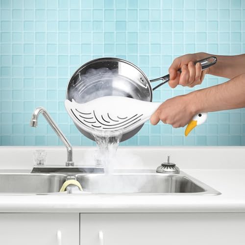 Genuine Fred WATERFOWL Goose Pot Strainer – Great for Pasta and Vegetables - Easy One-Handed Draining - Space-Saving Design - Funny Kitchen Gadget and Accessory