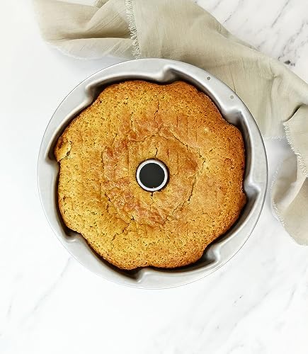 USA Pan Global Swirl Tube Cake Pan