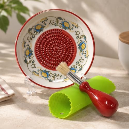 Ceramic Garlic Grater Plate Set – Hand-Painted Floral 4-Piece Set with Silicone Peeler, Cleaning Brush & Display Stand – Porcelain Grater Dish for Garlic & Ginger(Red)