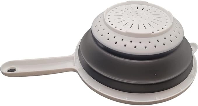Collapsible Kitchen Strainer with Handle - Silicone Colander - Collapsible Colander and Strainer to Rinse your Pasta, Salad Leaves, Fruits, & Vegetables - Heavy Duty Foldable Heat Resistant