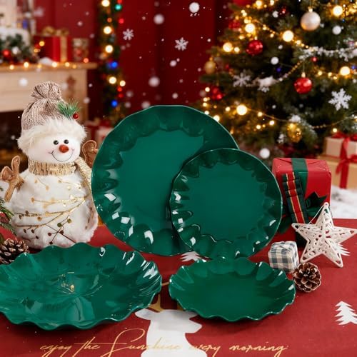 LIYH 50 Pcs Christmas Plastic Plates - Green Scalloped Plates Unbreakable