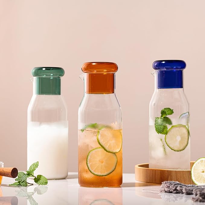 hjn Glass Pitcher Water Carafe with Cup Lid, Fridge Water Jug Cold or Hot Beverages, Iced Tea, Milk, Juice 830ml/28oz & clear cup lid (Glass Pitcher-Green cup lid)