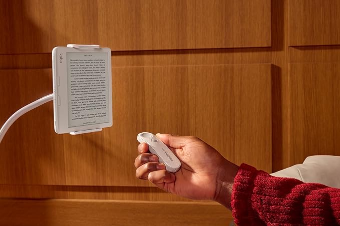 Kobo Remote | Page Turner | Compatible with Kobo eReaders | Hands Free Reading | Ergonomic | Bluetooth® Connection | (Black)