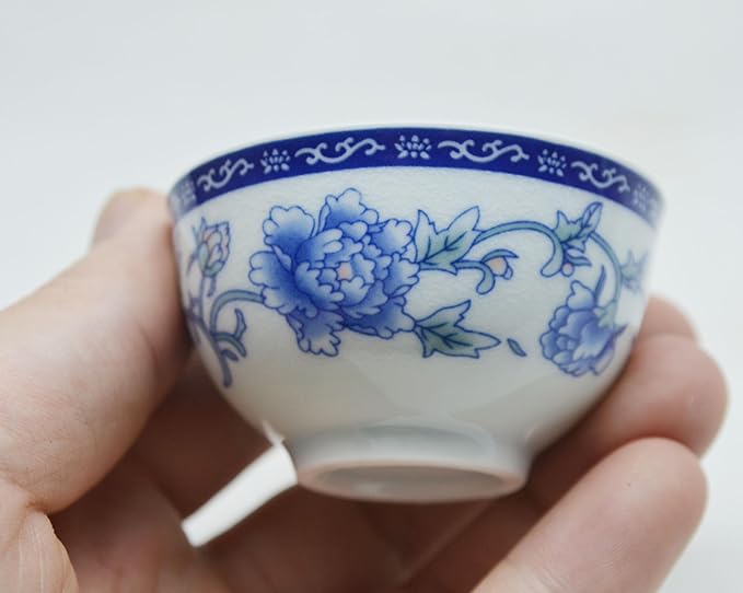 Liang baobao Chinese Traditional Tea Tasting Cup Set of 4, 2oz White Porcelain Mini Cups for Gongfu Tea Ceremony (Blue and White Peony)