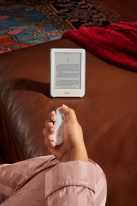 Kobo Remote | Page Turner | Compatible with Kobo eReaders | Hands Free Reading | Ergonomic | Bluetooth® Connection | White