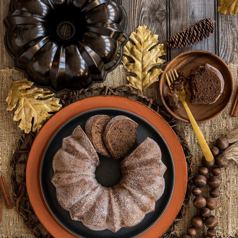 Nordic Ware Original Bundt, 12-Cup, Bronze