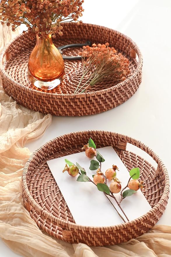 HITOMEN 11.8" Hand-Woven Round Rattan Serving Tray Decorative Wicker Trays with Handles for Coffee Table (Honey Brown-M)