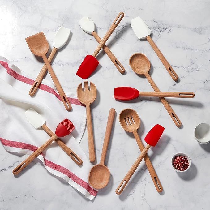 Le Creuset Signature Silicone Medium Spatula, Sea Salt
