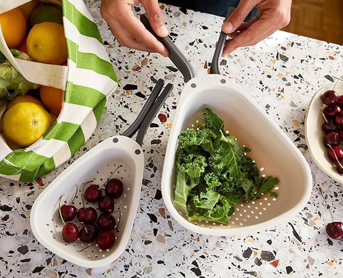 Joseph Joseph Droplet Mini Colander with Folding Handles, Kitchen Strainer for Small Vegetable, Fruits & Berries, Space-Saving