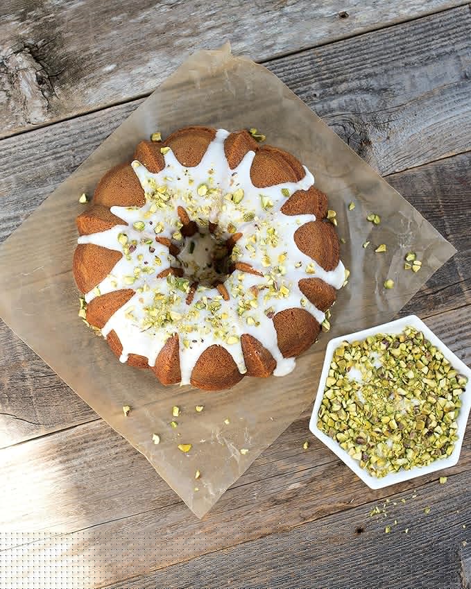 Nordic Ware Original Bundt, 12-Cup, Bronze