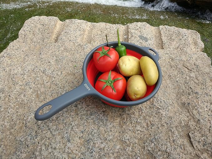 ZOER Kitchen Foldable Pasta Strainers,Collapsible Colanders with Handles,Space-Saver Folding Silicone Strainers Colander,Capacity of 2 quart (Green and Red)