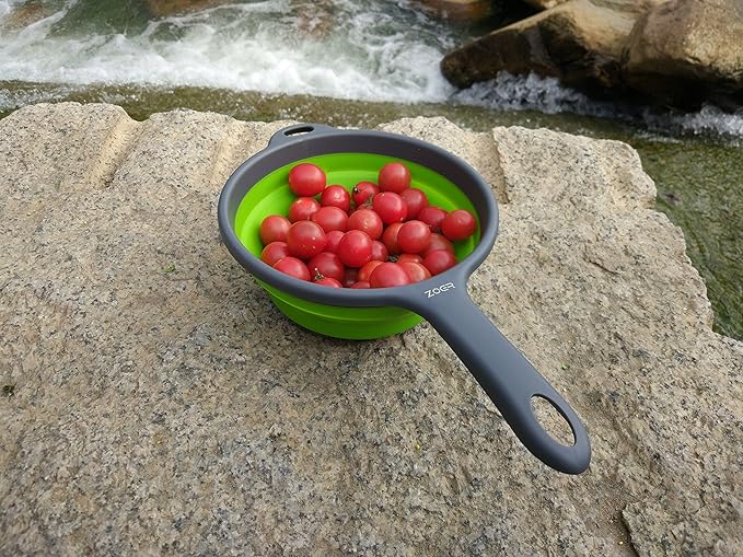 ZOER Kitchen Foldable Pasta Strainers,Collapsible Colanders with Handles,Space-Saver Folding Silicone Strainers Colander,Capacity of 2 quart (Green and Red)